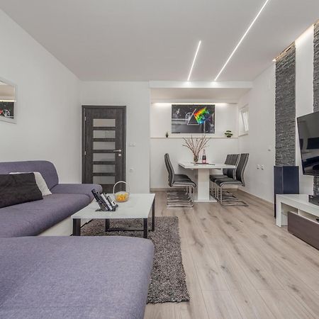 Floyd Apartment Бибине Екстериор снимка