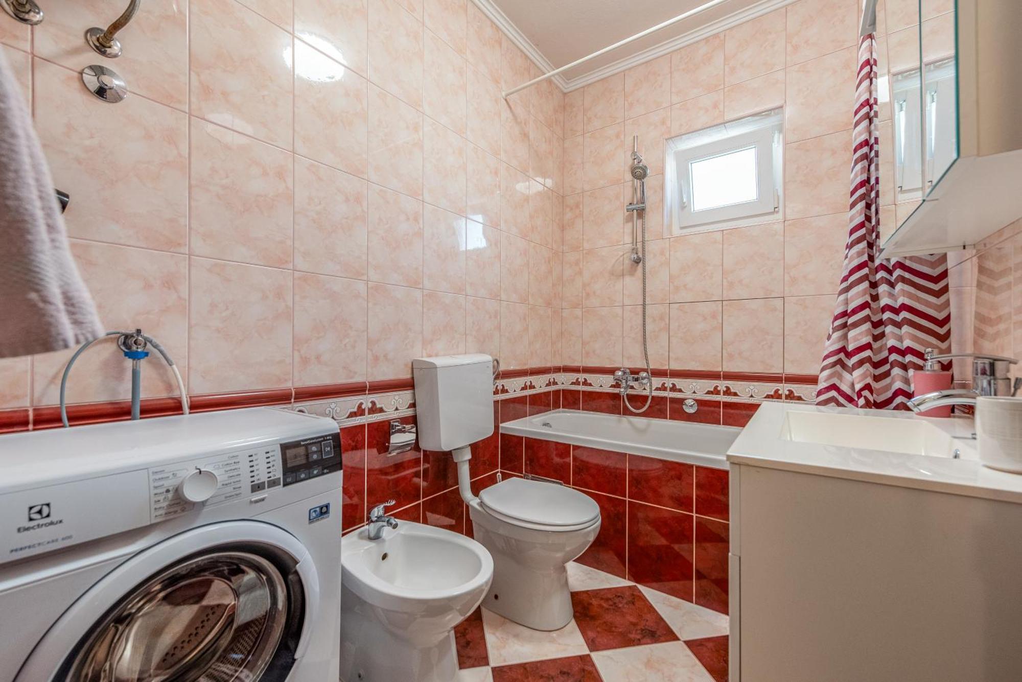 Floyd Apartment Бибине Екстериор снимка